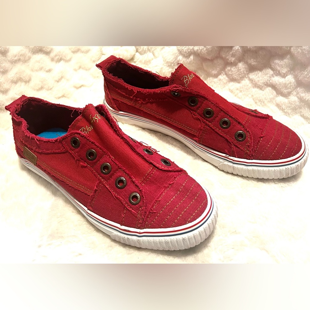 Blowfish Malibu100% cotton Red Slip-On no lace up canvas Sneaker women’s size 9